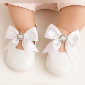 Luxury Baby Girl Shoes – White, Satin Bow, Sparkle Buckle size 6M